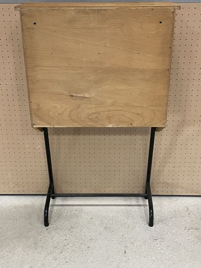 Bureau à abattant et chaise.
Années 1960....