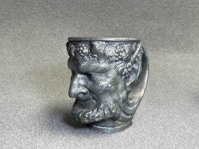 Deux pichets et deux chopes en étain ARt...