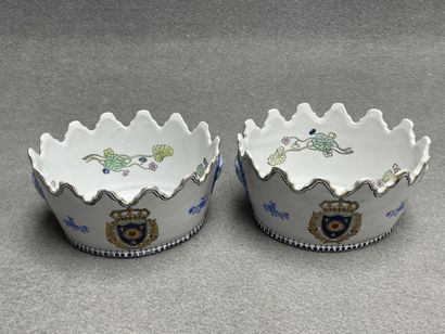 Deux verrières en porcelaine dans le gout...