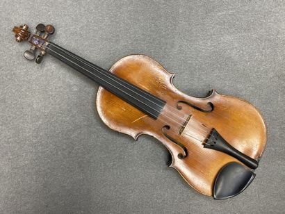 Violon
portant l' étiquette 