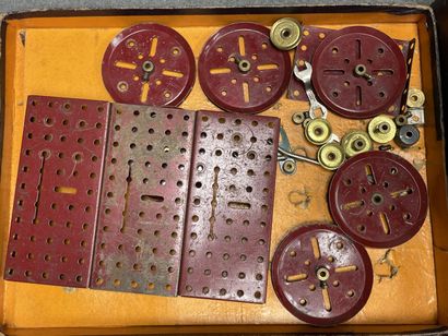Coffret Méccano N°3. 
7 x 42 x 27 cm.