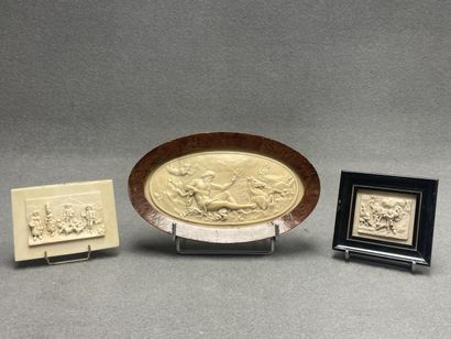 Trois plaques en calcaire des fontaines pétrifiantes...