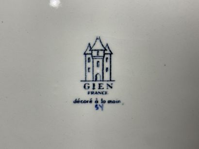 GIEN Plat de tarte en faience à décor Cachemire.
D:...