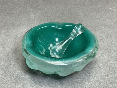 Verrerie. 
Coupe en cristal et mortier en...