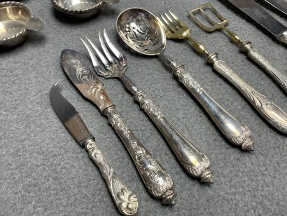 Lot de métal argenté 
Porte couteaux, cendriers,...