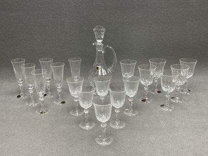 Service de verres en cristal en boites comprenant
-...