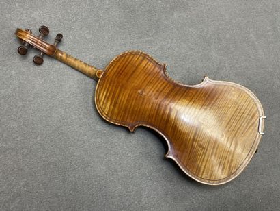Violon.
portant l' étiquette 