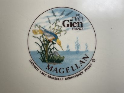 Gien 
Coupe creuse en faience modèle Magellan....