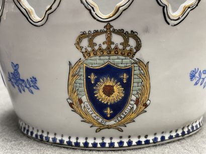 Deux verrières en porcelaine dans le gout...