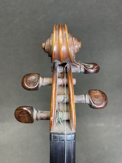 Violon.
portant l' étiquette 