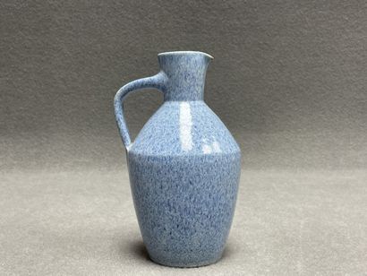 ACCOLAY Pichet en céramique à émail bleu...