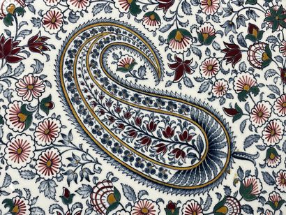 GIEN Plat de tarte en faience à décor Cachemire.
D:...