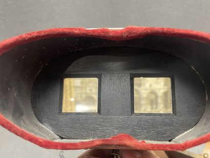 Trois visionneuse stéréoscopique avec series...