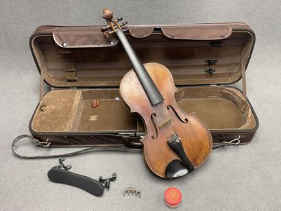 Violon.
portant l' étiquette 