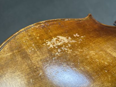 Violon
portant l' étiquette 