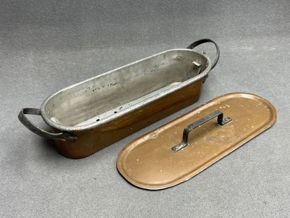 Poissonnière en cuivre. 
L. :62 cm.