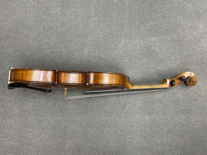 Violon
portant l' étiquette 