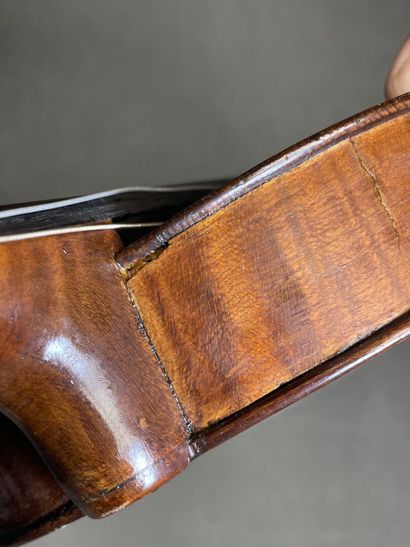 Violon. 
Portant l' étiquette 