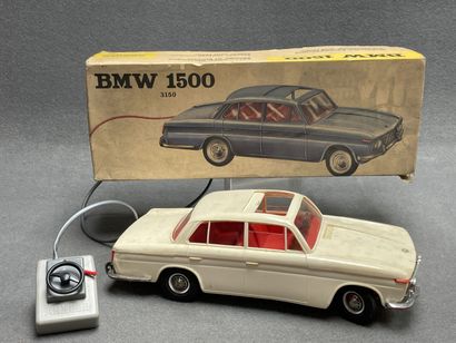 ARNOLD 
Voiture BMW 1500 téléguidée électrique....