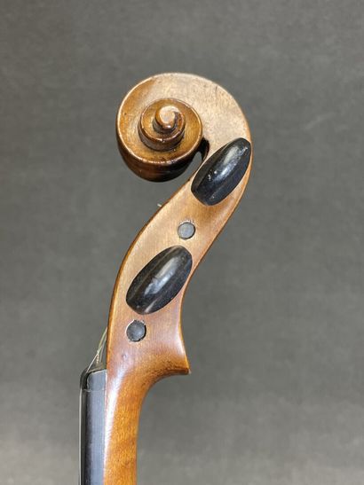 Violon. 
Portant l' étiquette 