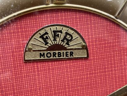 Pendule murale 
Marque « FFR MORBIER » 
à...