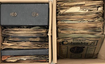 Deux cartons de disques de gramophone.