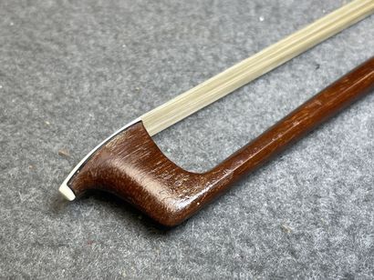 Archet de Violon. 
L. :74,3 cm.