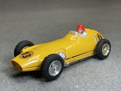 SCALEXTRIC, Triang: 
Voiture de course miniature...