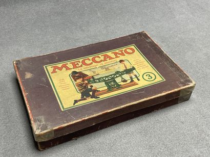 Coffret Méccano N°3. 
7 x 42 x 27 cm.