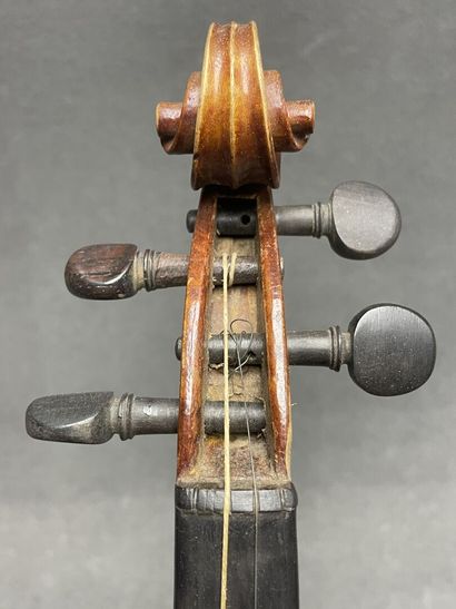 Violon
portant l' étiquette 