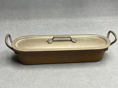 Poissonnière en cuivre. 
L. :58 cm.