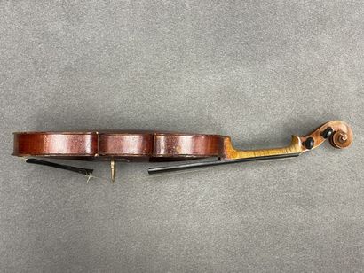 Violon
portant l' étiquette 
