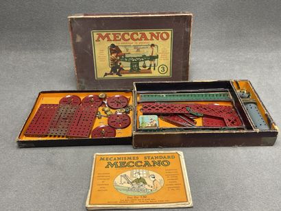 Coffret Méccano N°3. 
7 x 42 x 27 cm.