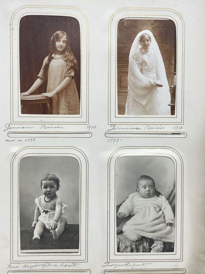 Deux albums de photos de familles ancienne.
8...