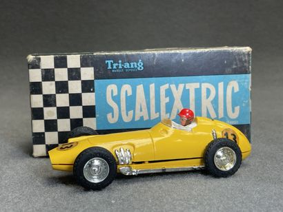 SCALEXTRIC, Triang: 
Voiture de course miniature...