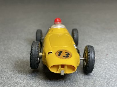 SCALEXTRIC, Triang: 
Voiture de course miniature...