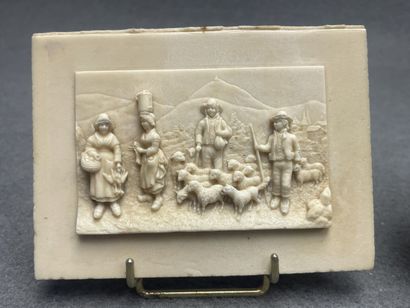 Trois plaques en calcaire des fontaines pétrifiantes...