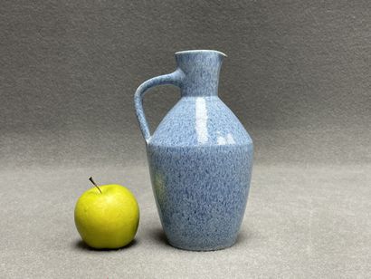 ACCOLAY Pichet en céramique à émail bleu...