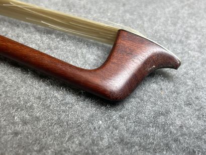 Violon
portant l' étiquette 