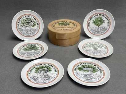 Porcelaine d'Auteuil. 
Six assiettes à crudités....