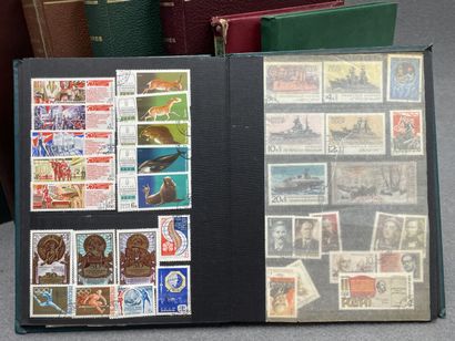 Collection de 12 albums de timbres oblitérés,...
