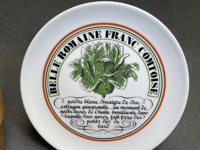 Porcelaine d'Auteuil. 
Six assiettes à crudités....