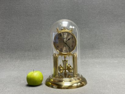 SCHATZ.
Pendulette sous globe plastique.
H....