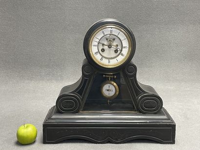 Pendule borne en marbre noir fin XIX°
42.5...