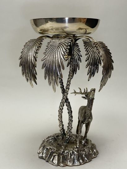 Surtout de table en métal argenté figurant...