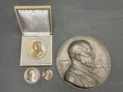 Lot de quatre médailles françaises 
D. :...