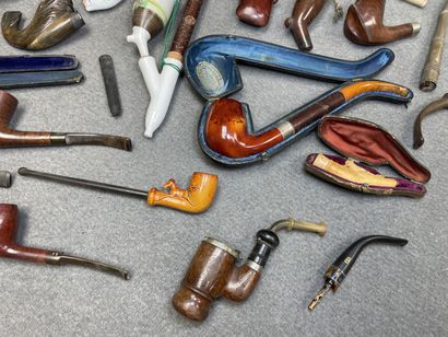Collections de pipes en bois, en écume de...