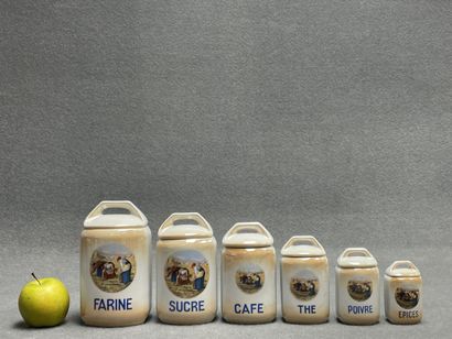 Six pots à épices en porcelaine. 
H. :8 à...