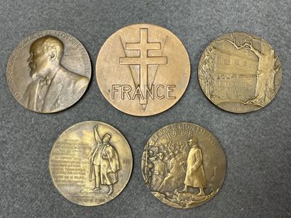 Ensemble de médailles en bronze