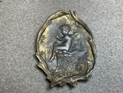 Trois vide poches et pince en bronze 1900....